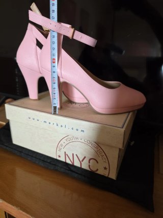 Zapatos rosas de tacón