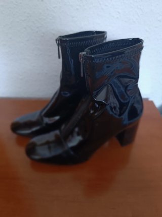 Botines charol negros tacón