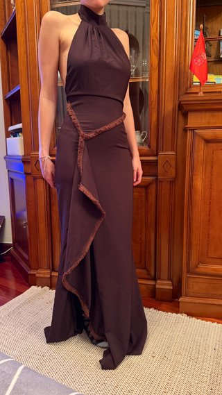 Vestido marrón de una sola puesta