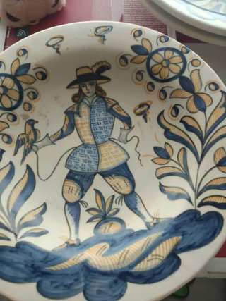 Plato decorativo cerámica pintado a mano