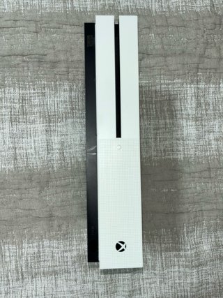 Xbox One S 1TB (Solo consola y cables)