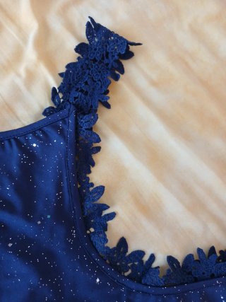 Camiseta azul con brillos talla S nueva sin etique