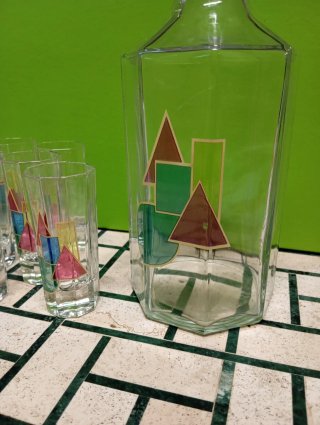 Servizio bicchieri e decanter geometrico