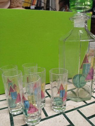 Servizio bicchieri e decanter geometrico