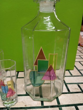 Servizio bicchieri e decanter geometrico