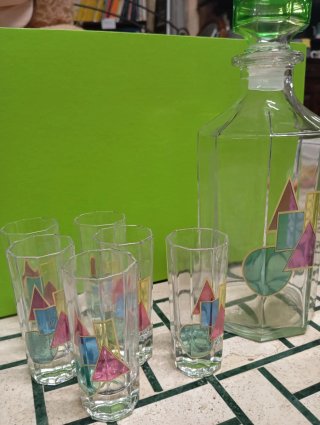 Servizio bicchieri e decanter geometrico