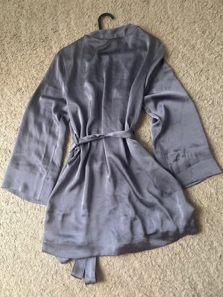 Bata gris de seda talla única