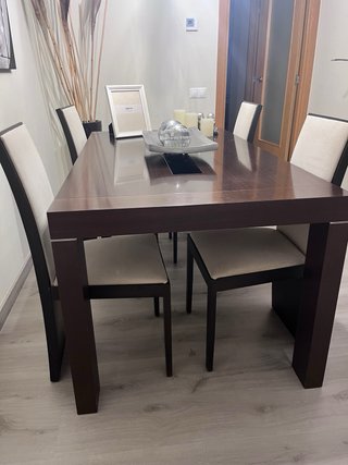 Mueble 300€ ,mesa y sillas 200€