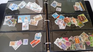 GRAN COLECCIÓN DE SELLOS CON CARPETA ARCHIVADORA