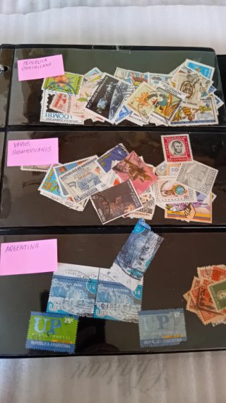 GRAN COLECCIÓN DE SELLOS CON CARPETA ARCHIVADORA