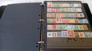 GRAN COLECCIÓN DE SELLOS CON CARPETA ARCHIVADORA