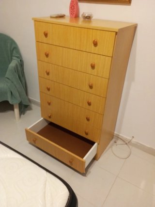 Chifonier de madera color miel