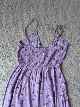 Vestido floral Stradivarius morado