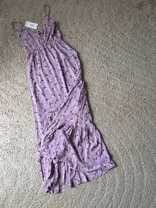 Vestido floral Stradivarius morado