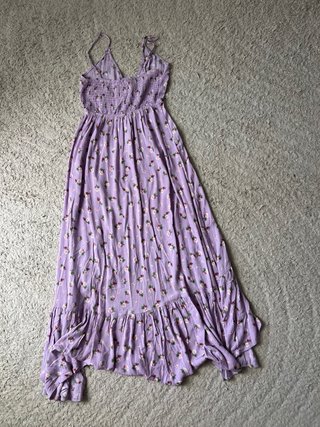 Vestido floral Stradivarius morado