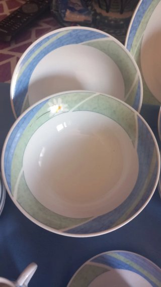 Juego Vajilla 12 Tazas, Cuencos y Ensaladera