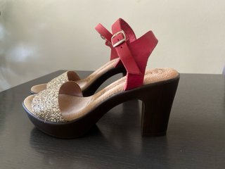 Sandalias Laura Cañizares Tacon Dorado y Rojo