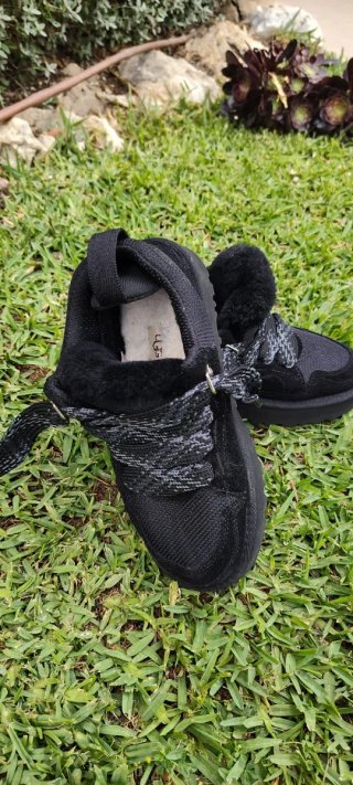 UGG Lowmel Deportivas Talla 40 Originales