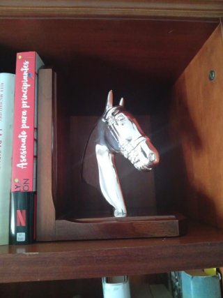 Sujetalibros de Caballo Plateado