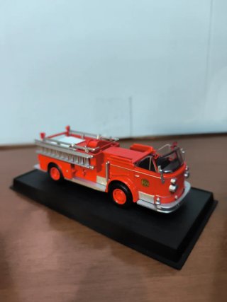 Modellino Camion Pompieri American LaFrance 900