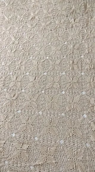 Copriletto fatto a mano beige