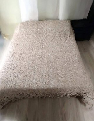 Copriletto fatto a mano beige