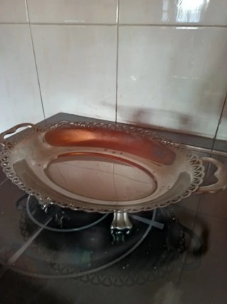 Bandeja antigua con asas