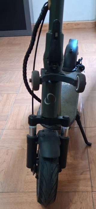 Patinete eléctrico verde