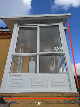 Ventanas correderas y puerta con fijos