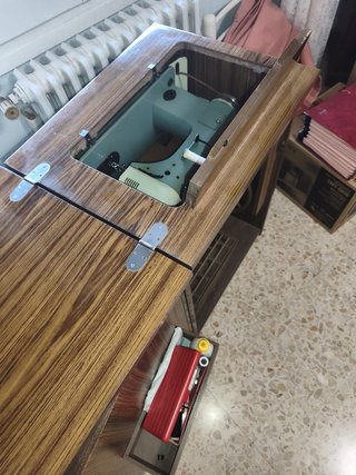Máquina de coser Alfa antigua
