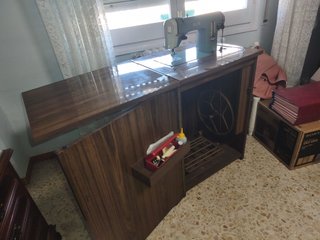 Máquina de coser Alfa antigua