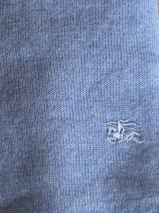 Jersey Burberry azul claro cuello pico talla 7