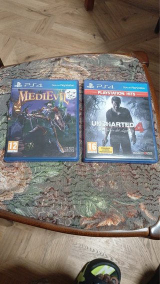 PS4 Slim Negra 1tb + 11 juegos