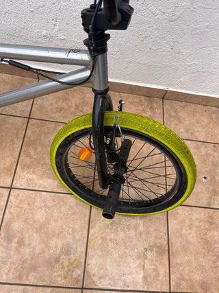 Bicicleta BMX Freestyle Gris Ruedas Verdes