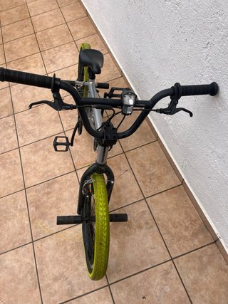 Bicicleta BMX Freestyle Gris Ruedas Verdes