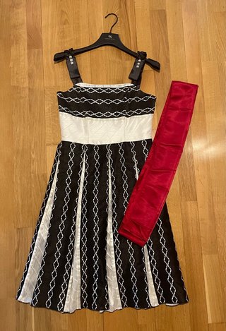 Vestido Matilde Cano Negro y Blanco y complementos