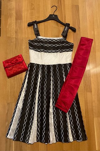Vestido Matilde Cano Negro y Blanco y complementos