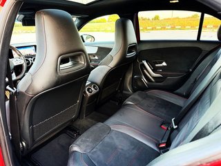 Mercedes Clase A 200 AMG LINE con PAQUETE NIGHT, TECHO SOLAR...