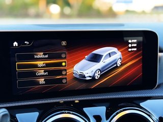 Mercedes Clase A 200 AMG LINE con PAQUETE NIGHT, TECHO SOLAR...