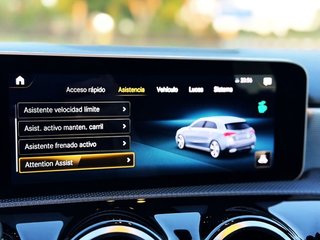 Mercedes Clase A 200 AMG LINE con PAQUETE NIGHT, TECHO SOLAR...