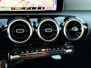 Mercedes Clase A 200 AMG LINE con PAQUETE NIGHT, TECHO SOLAR...