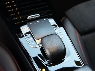 Mercedes Clase A 200 AMG LINE con PAQUETE NIGHT, TECHO SOLAR...