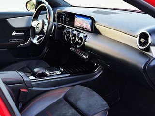 Mercedes Clase A 200 AMG LINE con PAQUETE NIGHT, TECHO SOLAR...