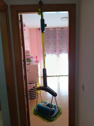 Saltador de puerta para bebé