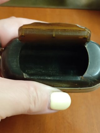 Antica tabacchiera in materiale pregiato