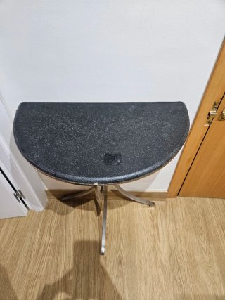 Consola mezzaluna in marmo e metallo