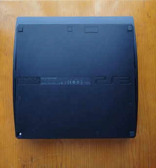 PS3 Slim Negra + Cable