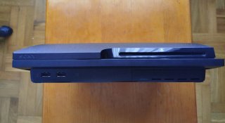 PS3 Slim Negra + Cable