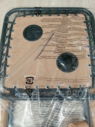 Amazon Basics sedie a gravità zero e tavolino, per ufficio, pieghevoli, supporto per la testa, reclinabili, in acciaio legato, confezione da 2, beige