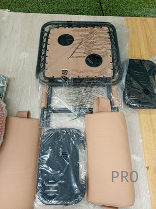 Amazon Basics sedie a gravità zero e tavolino, per ufficio, pieghevoli, supporto per la testa, reclinabili, in acciaio legato, confezione da 2, beige